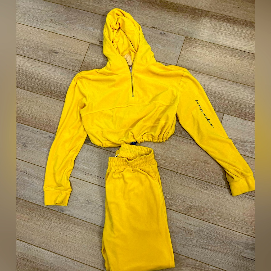 Danielle Guizio Sweatsuit In The Color Yellow. Size Small
